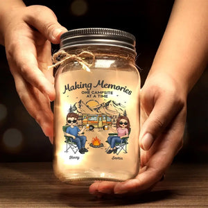 Créez des souvenirs, un emplacement de camping à la fois ! Lampe de camping personnalisée en pot Mason ! Cadeau pour mari, femme et amoureux du camping.