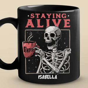 Se sentir fabuleux, jusqu'à l'os - Tasse noire personnalisée pour la famille - Cadeau d'Halloween pour les membres de la famille