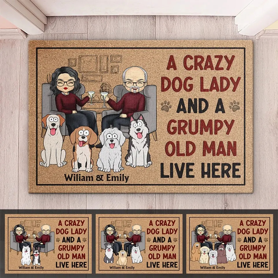 Une dame folle aux chiens et un vieil homme grincheux vivent ici - Tapis décoratif personnalisé pour chien - Cadeau de pendaison de crémaillère pour propriétaires et amoureux des animaux