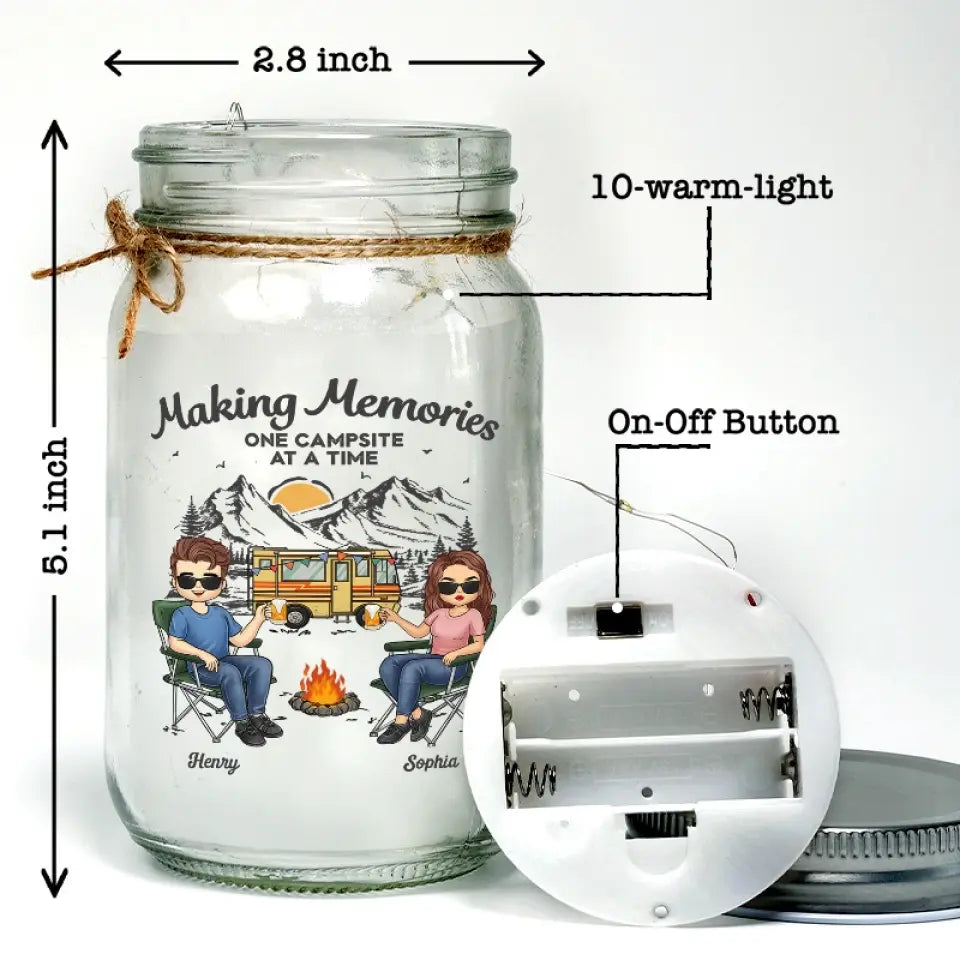 Créez des souvenirs, un emplacement de camping à la fois ! Lampe de camping personnalisée en pot Mason ! Cadeau pour mari, femme et amoureux du camping.