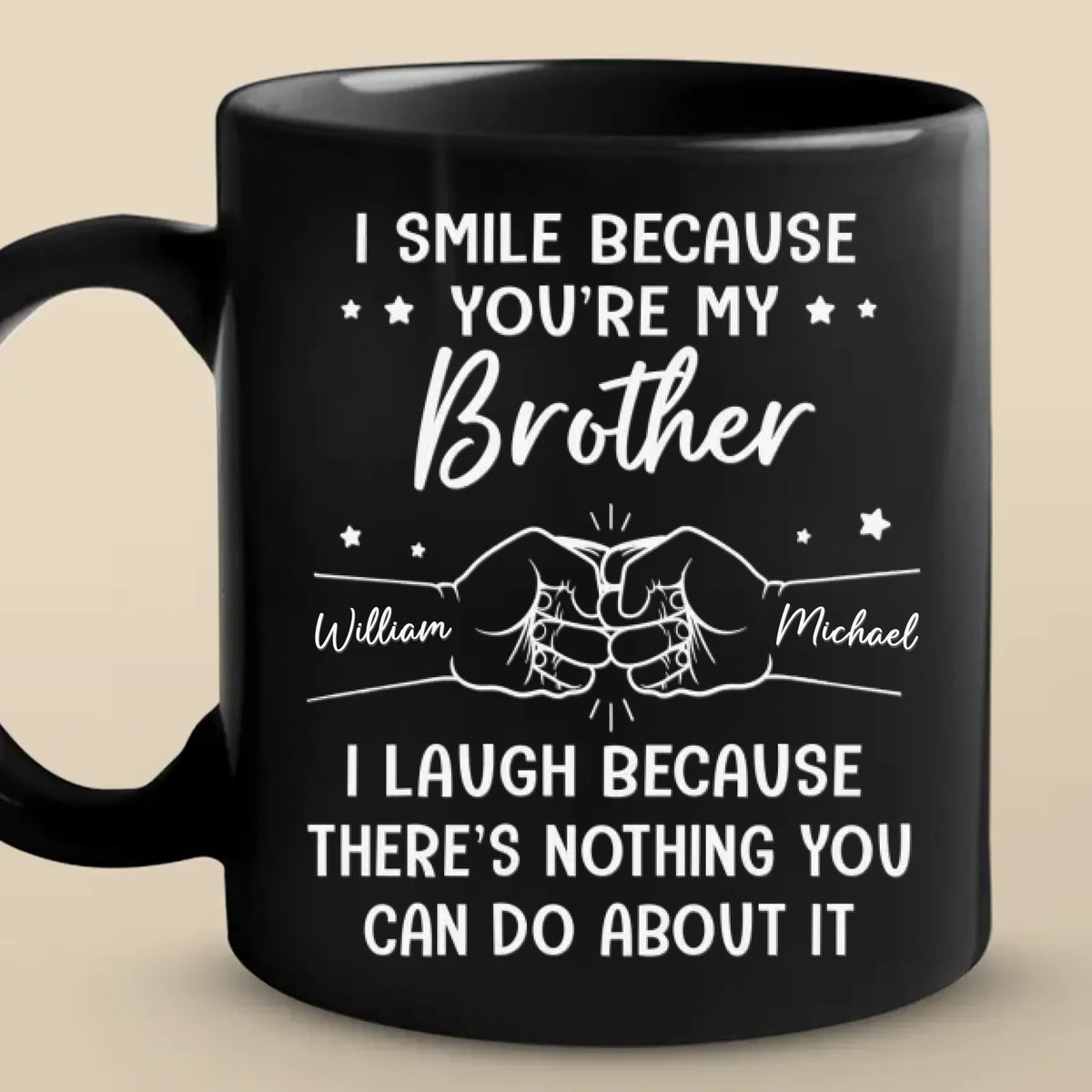 Un frère est un premier ami - Mug noir personnalisé pour la famille - Cadeau pour les membres de la famille