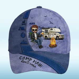 L'aventure vous attend en plein air - Casquette de camping personnalisée, casquette classique à imprimé intégral - Cadeau pour les amateurs de camping